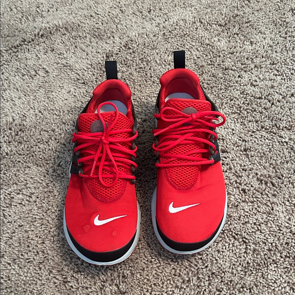 Nike Presto Kids Sneaker (Women’s size 8)
